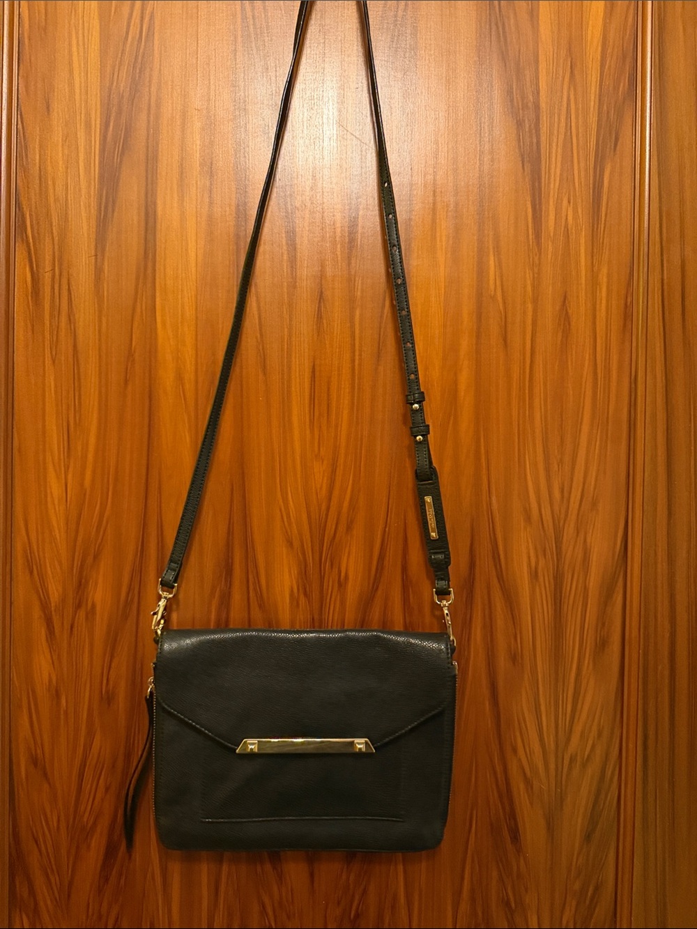 Stella and Dot Tia Black Crossbody Leather expandable Shoulder Bag